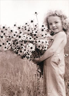 avanti-press_little-girl-wildflowers-gratitude_01.jpeg