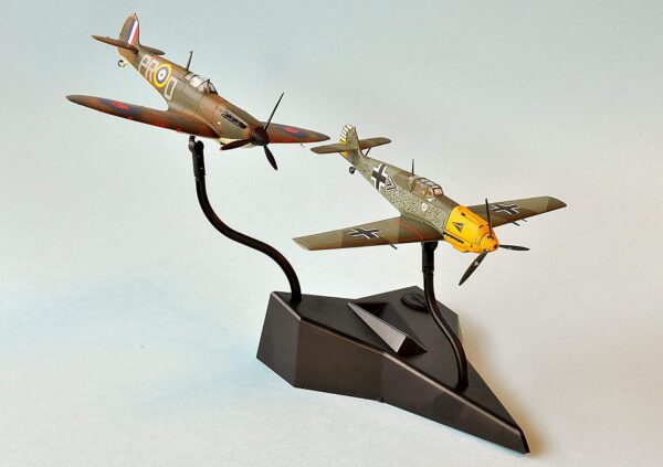 1/72 SPITFIRE MK IA & MESSERSCHMITT BF10 - Image 2