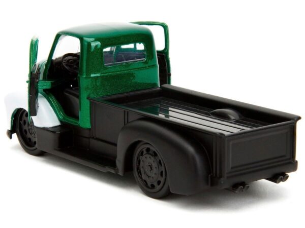 1/32 '52 CHEVY COE PICKUP W/GREEN LANTER - Image 3