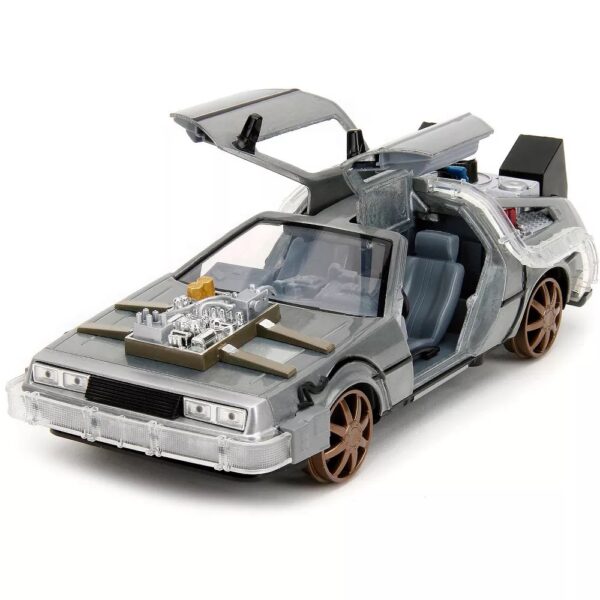 1/24 DELOREAN TIME MACHINE LIGHTED W/RAIL WHEELS BACK TO THE FUTURE III - Image 2