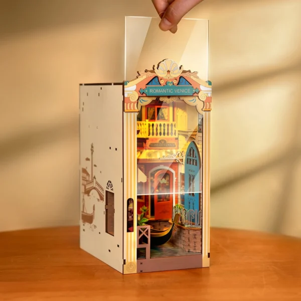 ROMANTIC VENICE BOOK NOOK & WONDERLAND - Image 3