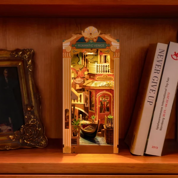 ROMANTIC VENICE BOOK NOOK & WONDERLAND - Image 4